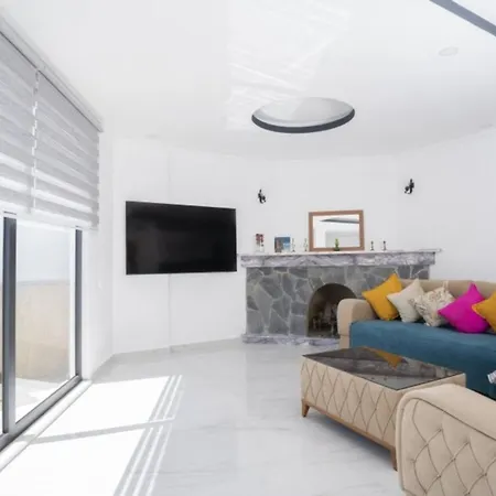 Stunning 4-bedroom In Ka With Private Pool And Breathtaking Ocean Views