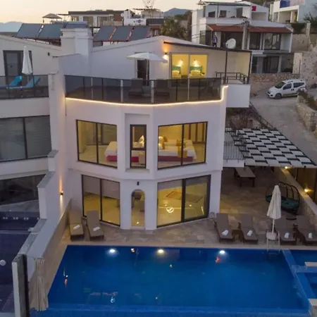 Stunning 4-bedroom In Ka With Private Pool And Breathtaking Ocean Views